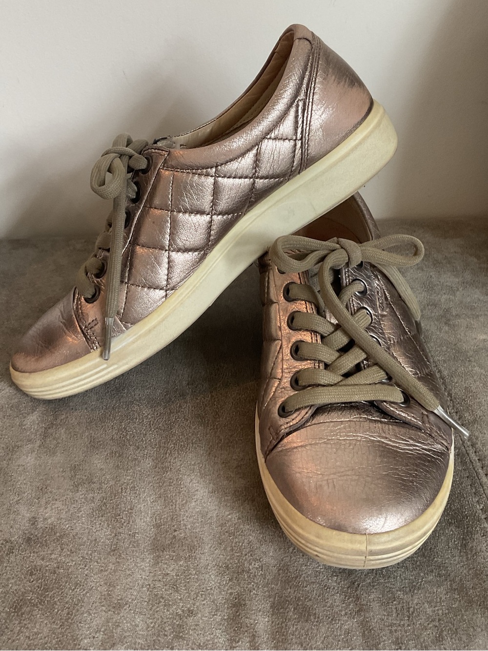 ECCO Metallic Quilted Women’s Sneaker with Extra Width  - Rose Gold